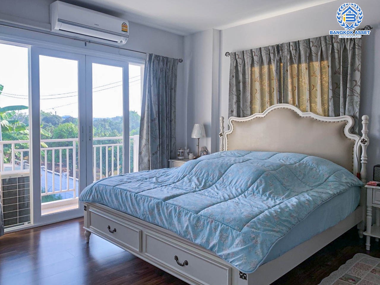 *****บ้านเดี่ยวมือสองย่านนนทบุรี ม.คุณาภัทร7 บ้านกล้วย-ไทรน้อย หลังมุม เนื้อที่กว้างขวางมากถึง 54.1 ตร.ว. ฟังก์ชัน 3 ห้องนอน 3 ห้องน้ำ ที่จอดรถ 2 คัน บนทำเลแห่งการเดินทาง ใกล้รถไฟฟ้าสายสีม่วง "สถานีคลองบางไผ่" และเซ็นทรัลเวสต์เกต